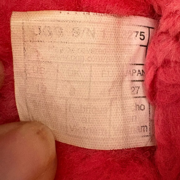 UGG women’s s Vibrant Red Slippers - Picture 9 of 9